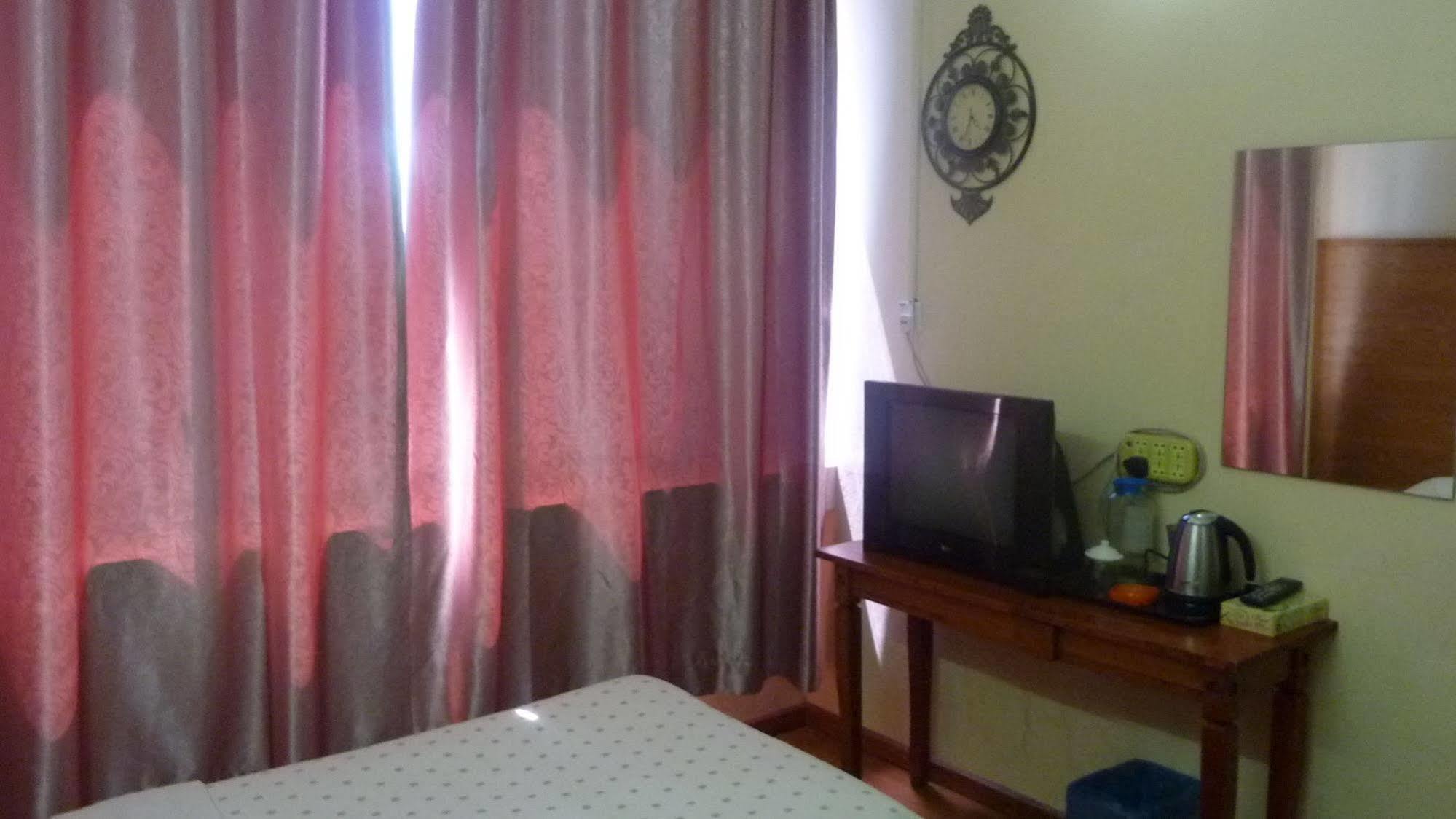 7 Hung Hung Inn Kota Kinabalu Exterior photo